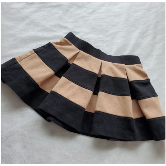 Janie and Jack Other - Janie and Jack girls skirt Size 4 black and tan pleated Hello Houndstooth